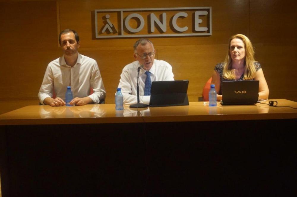 José Miguel Luque, Nuria del Saz y Marcelo Rosado, en la presentación de la Tifloteca