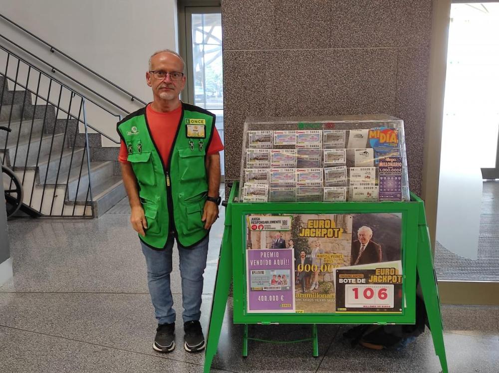Rafael Cobos, vendedor de la ONCE en Córdoba