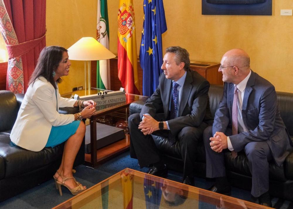 Marta Bosquet junto a Cristóbal Martínez y José Antonio Ornedo