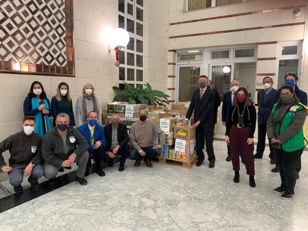 Entrega de alimentos en Sevilla