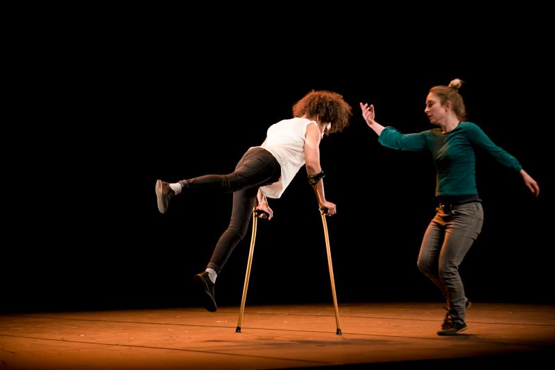 Actuación de la Compañía Jessie Brett, segundo premio del Festival Escena Mobile 2017