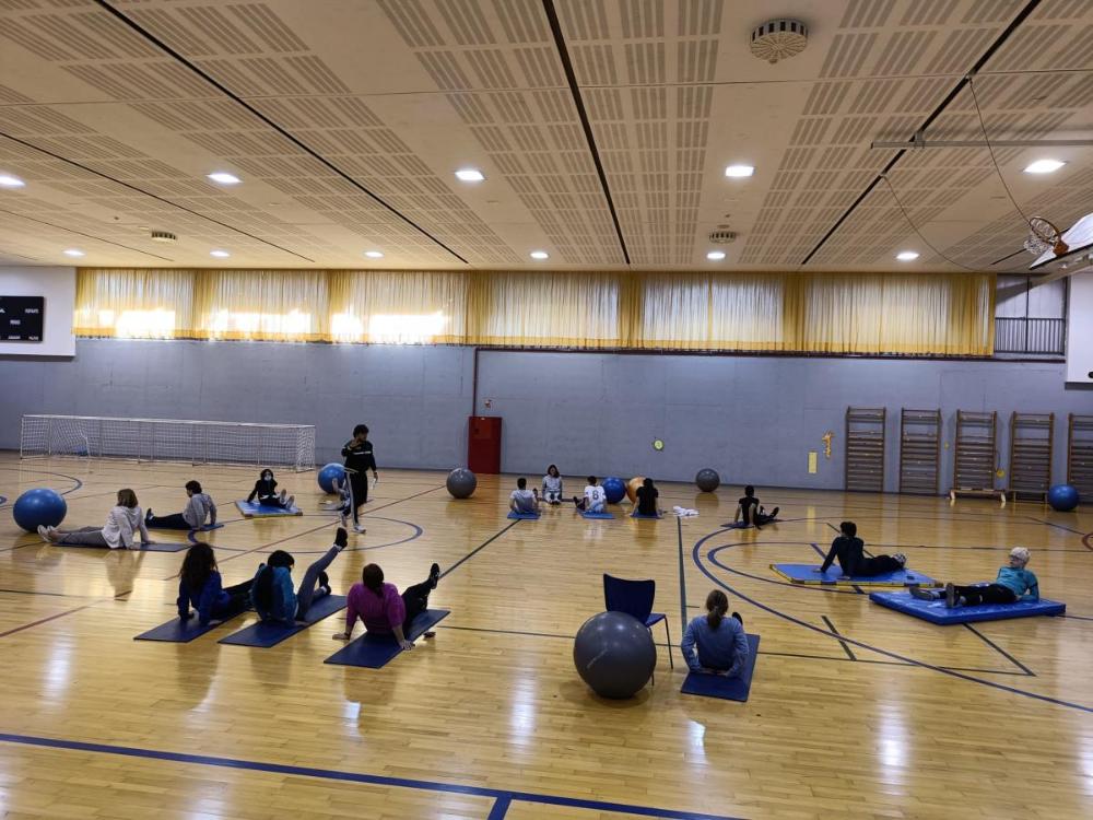 Taller de Pilates en el polideportivo del CRE de Sevilla