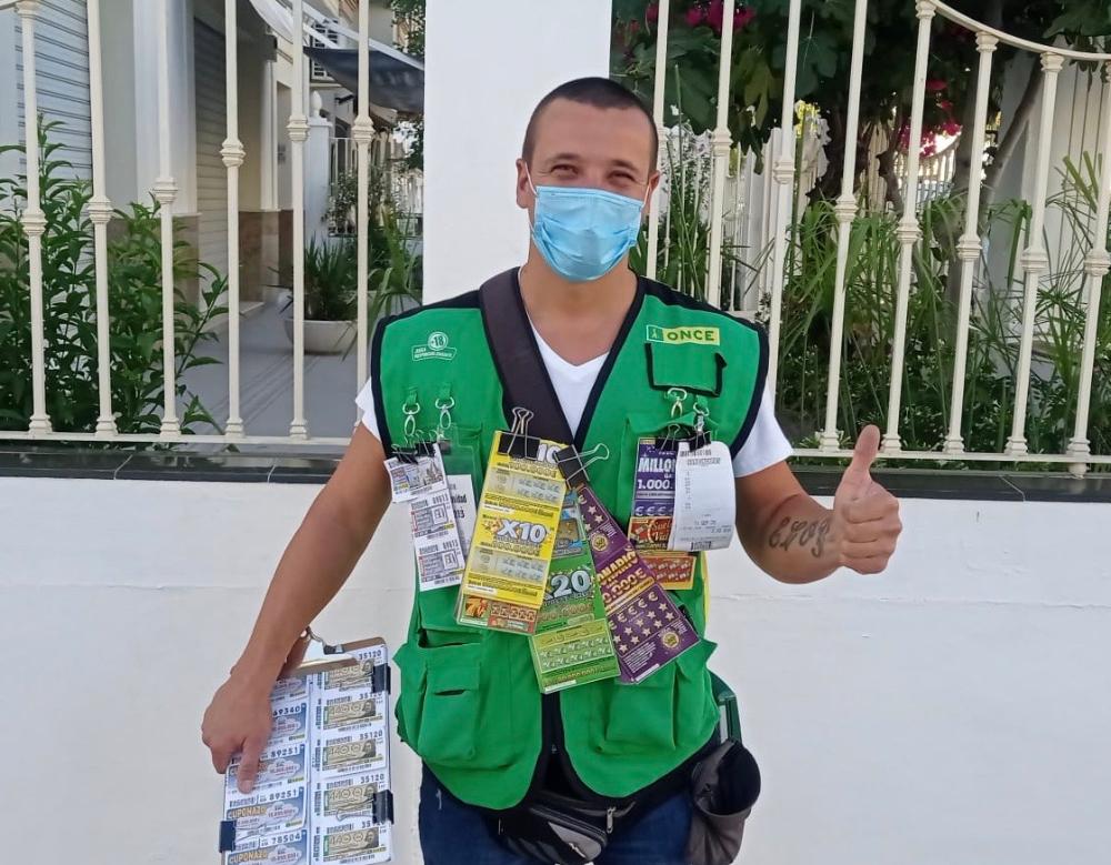 Héctor Matas, vendedor de la ONCE en Villanueva de Algaidas (Málaga)