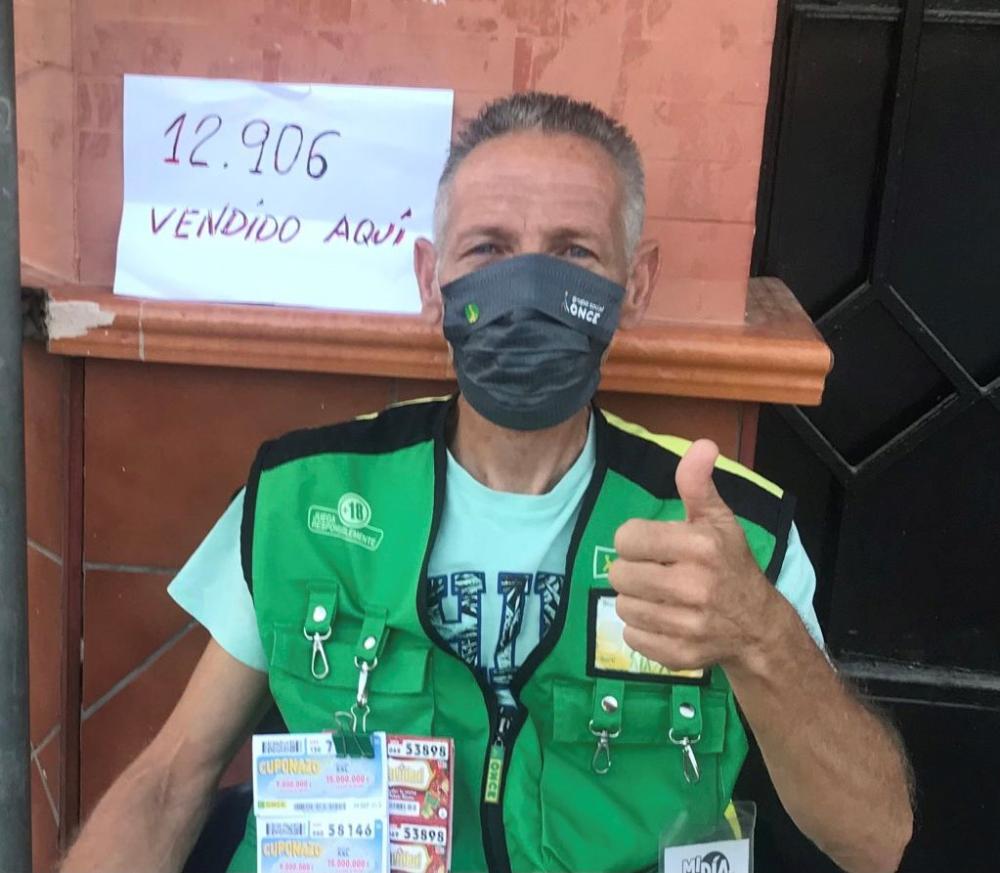 Jesús Caballero, vendedor de la ONCE en San José de la Rinconada