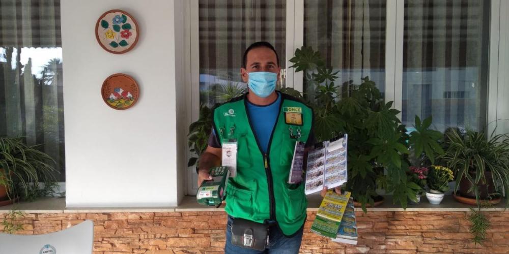 Pedro Antonio Morata, vendedor de la ONCE en Antas (Almería)