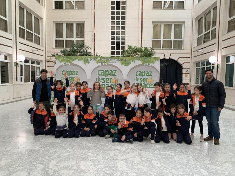 Visita de los colegios al Túnel de los Sentidos instalado en la Delegación Territorial