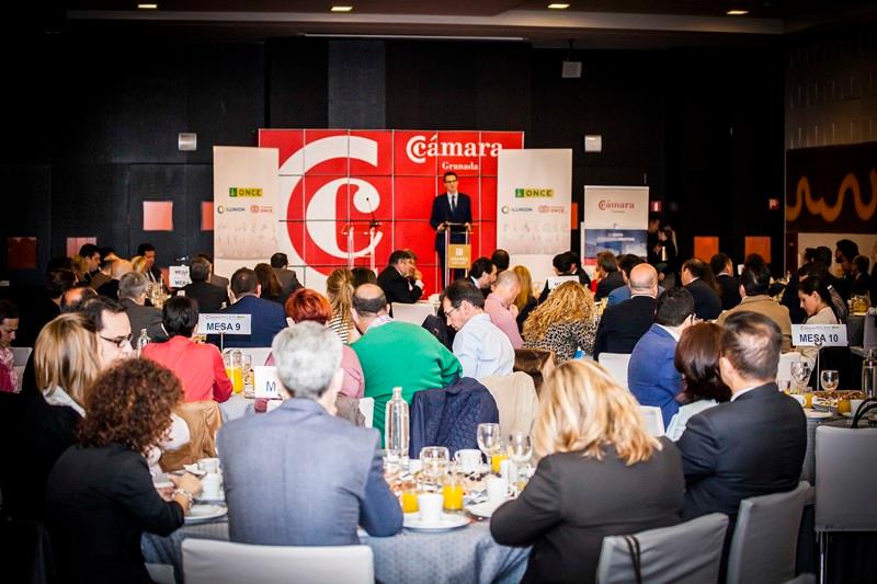 El salón del hotel Abades Nevada Palace acogió el encuentro informativo de ILUNION