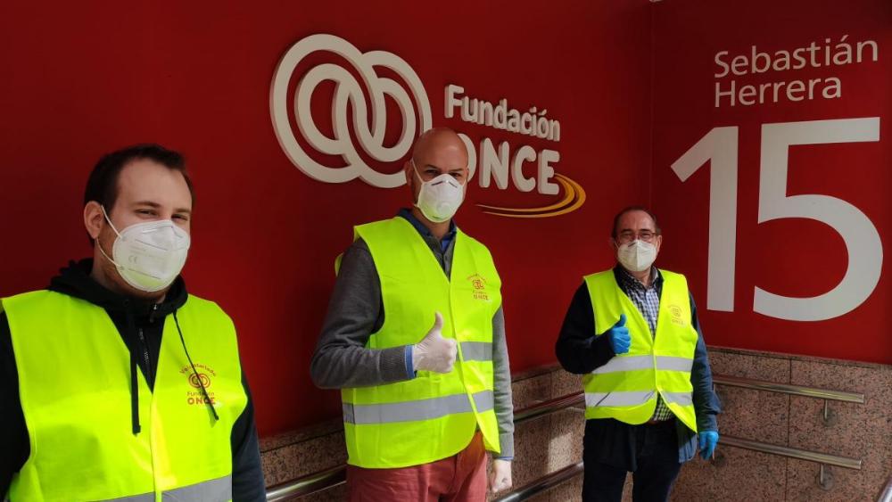 Voluntarios de Fundación ONCE dispuestos a iniciar una jornada más de solidaridad