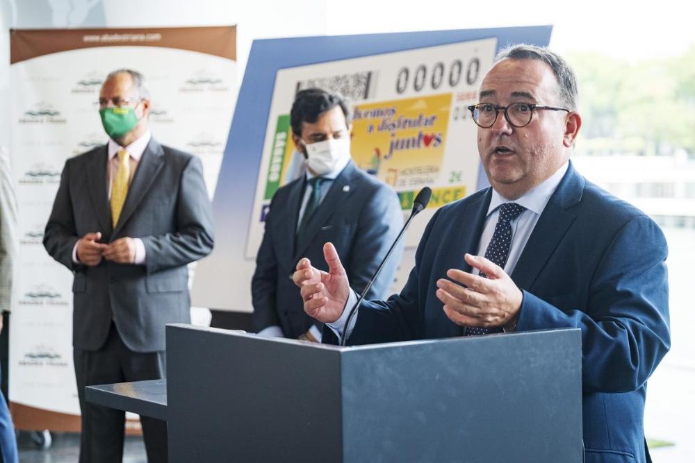 Para el presidente de Hostelería de España la situación del sector es "grave y delicada" aunque confía en la recuperación
