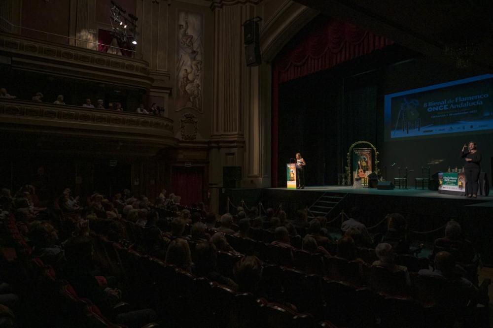 Patio de butacas del Teatro Isabel la Católica al inicio de la gala
