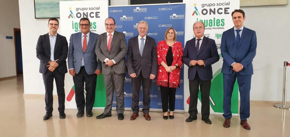 Los firmantes del acuerdo en la foto de familia 