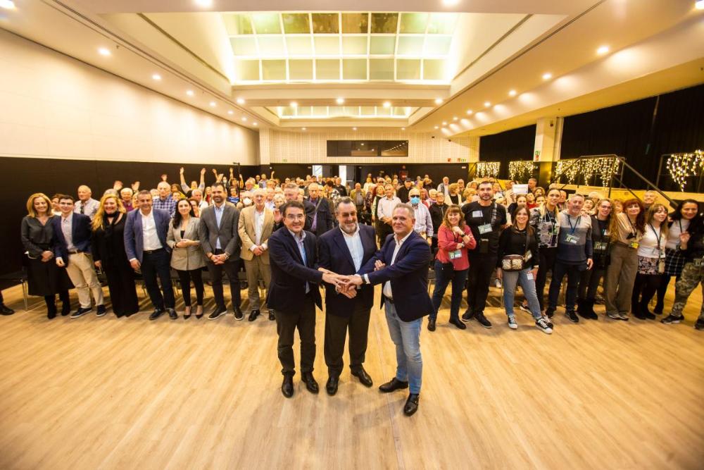Imagen de familia de los participantes con Miguel Carballeda, Andrés Ramos y Ángel Luis Gómez
