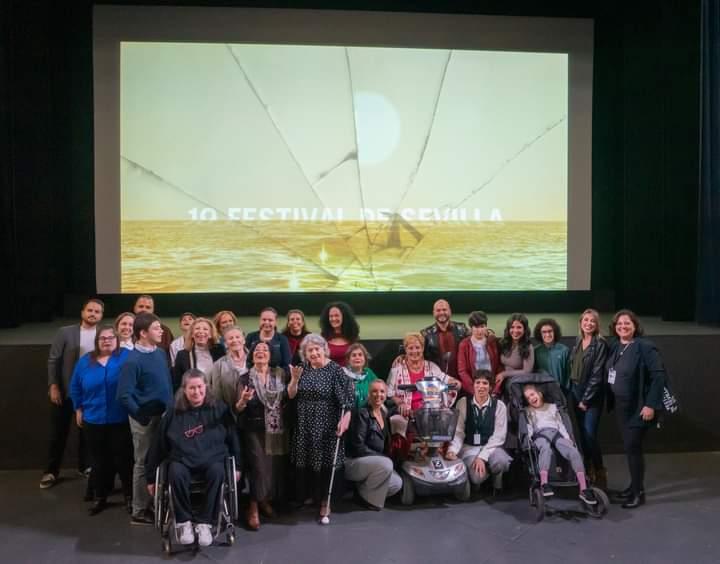 Los integrantes de Flamenco Inclusivo recibiendo el aplauso del Festival de Cine Europeo de Sevilla