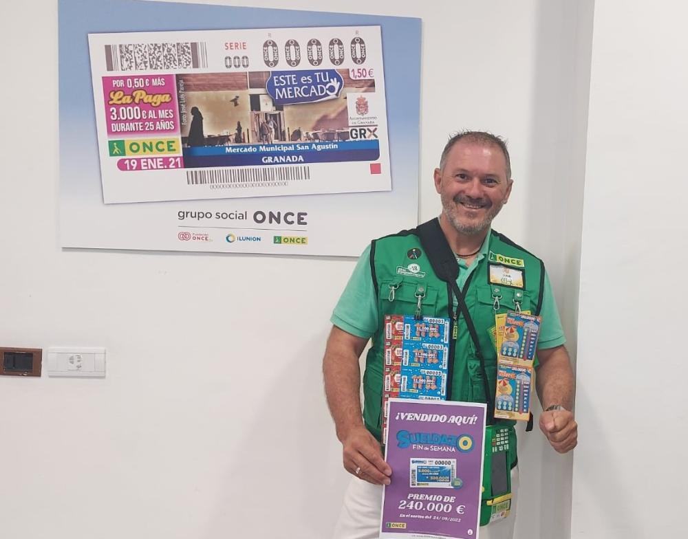 Daniel Molero, vendedor de la ONCE en Granada