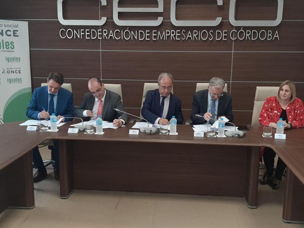 Momento de la firma del acuerdo 