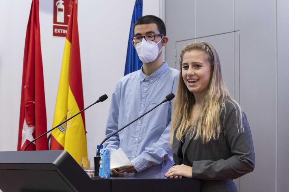Intervención de dos de los becados