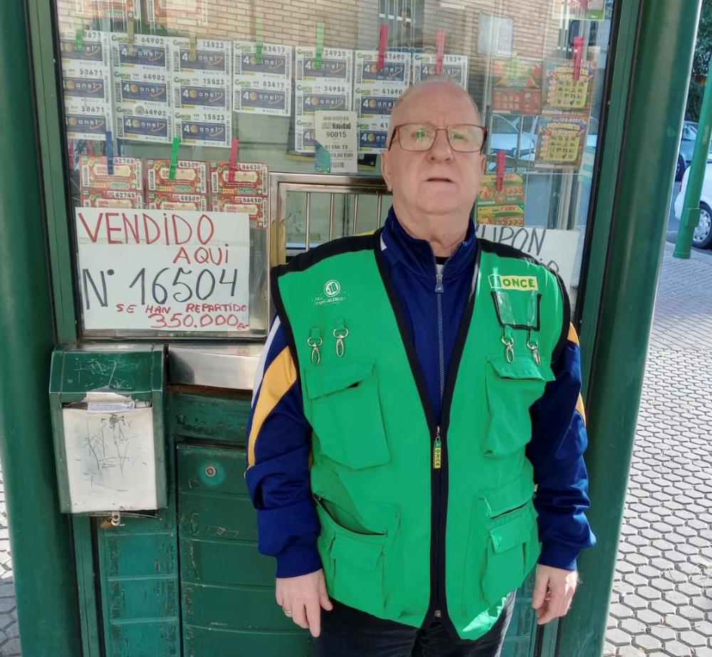Javier García, vendedor de la ONCE en Sevilla