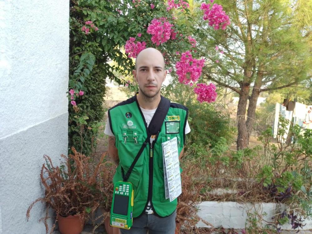 Miguel Gómez, vendedor de la ONCE en Zalamea la Real