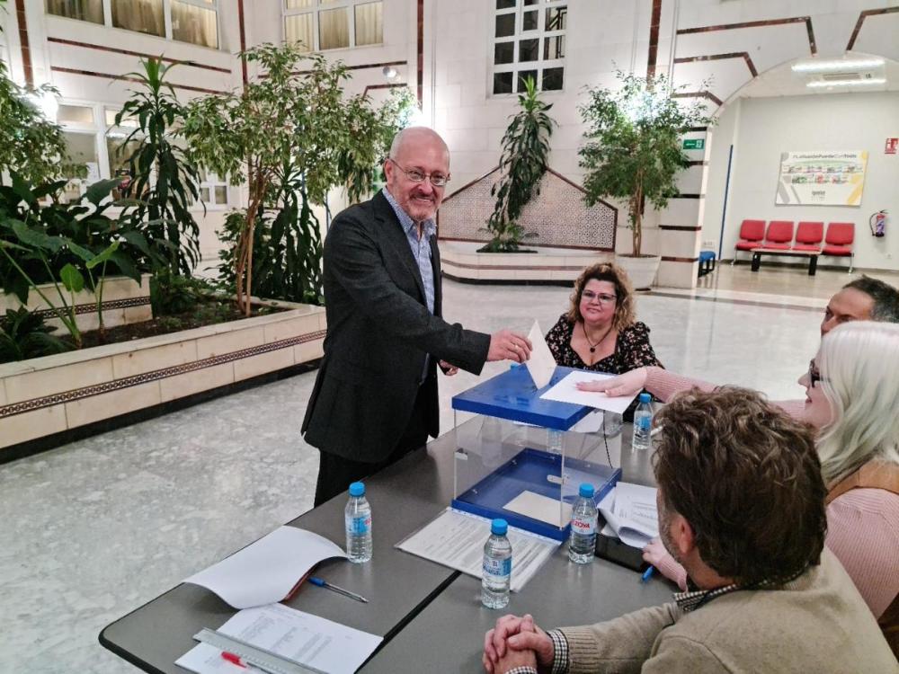 Vota el vicepresidente del Consejo Territorial, José Antonio Ornedo
