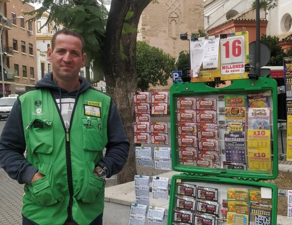 Sergio Martín, vendedor de la ONCE en Sevilla