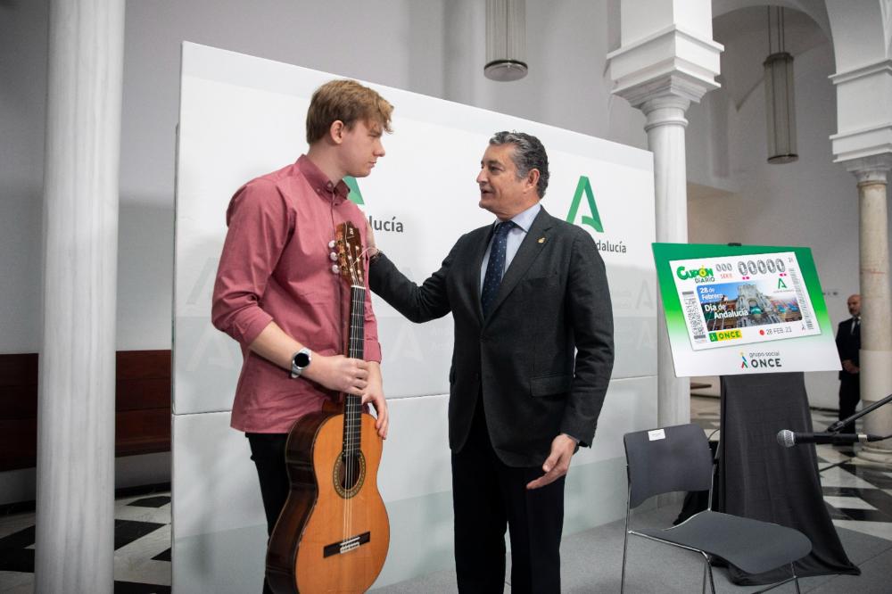 Antonio Sanz felicita a Roman