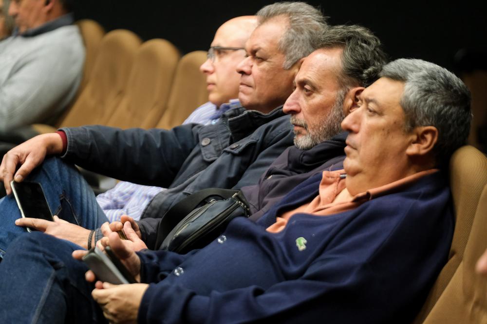 Más profesionales del CRE en el salón de actos donde tuvo lugar la presentación