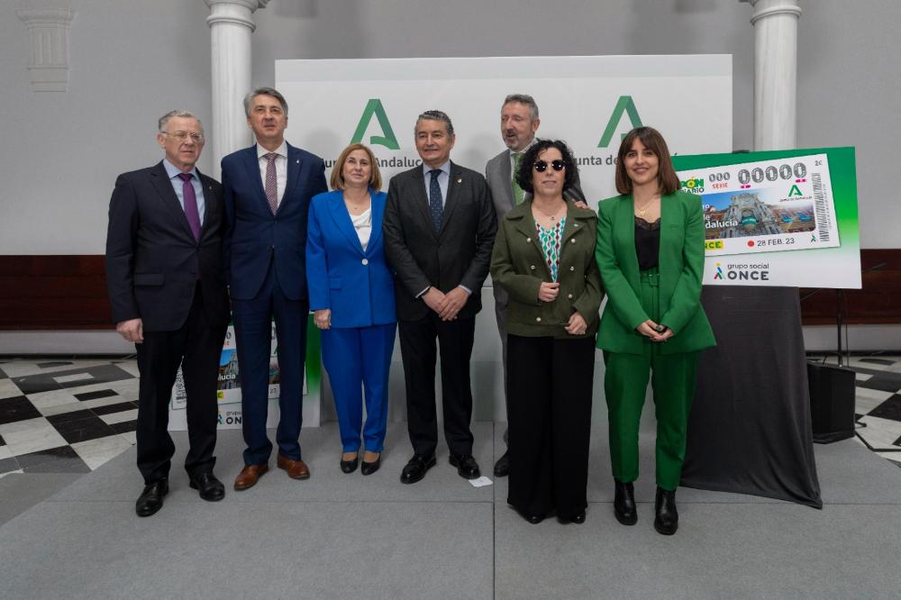 Foto de familia de los directivos de la ONCE
