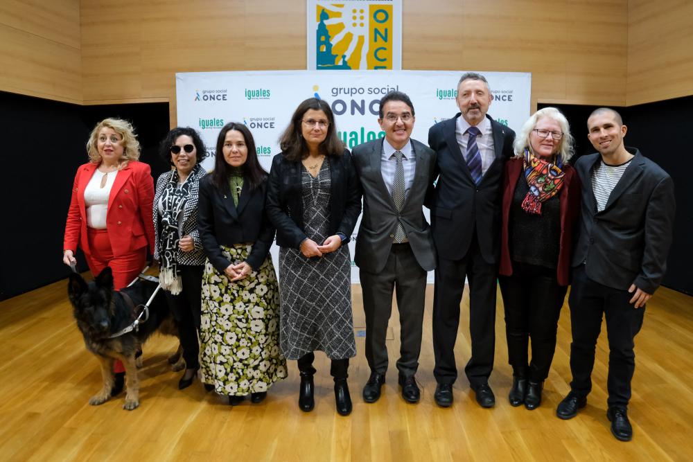 Foto de familia del equipo de dirección con Andrés Ramos, Cristóbal Martínez e Isabel Viruet