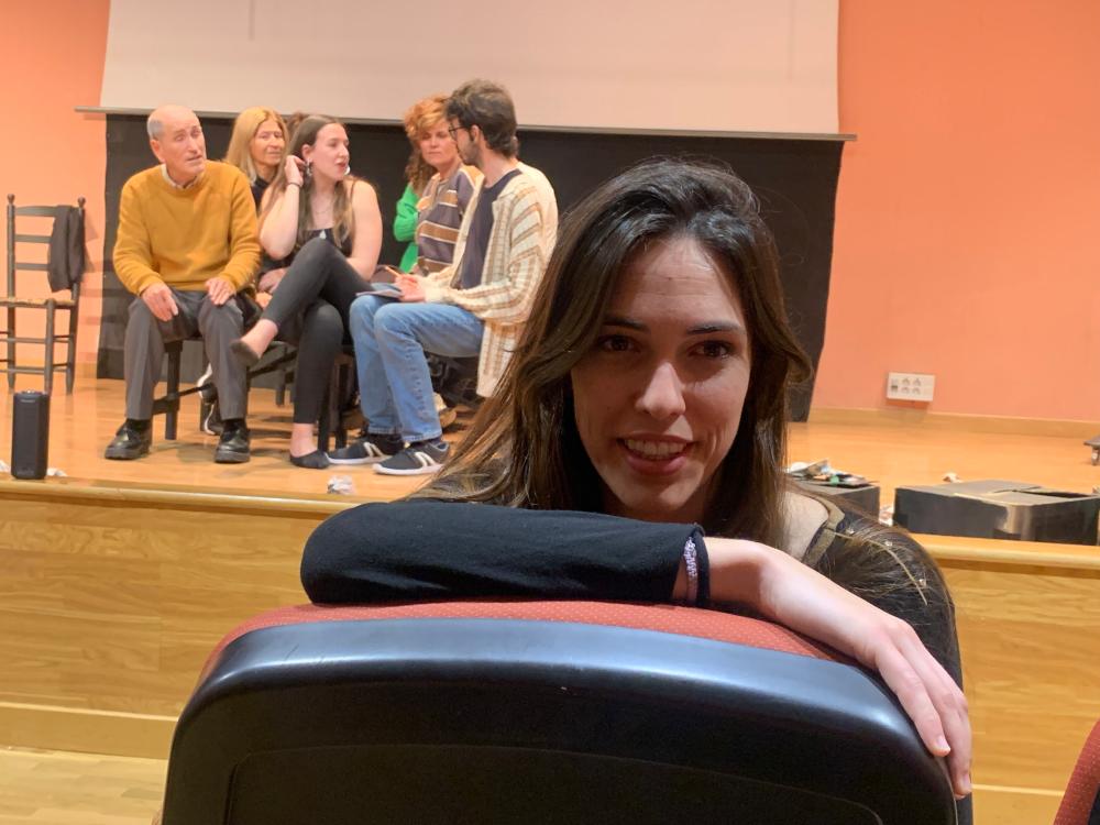 Sara Gómez con Homero al fondo