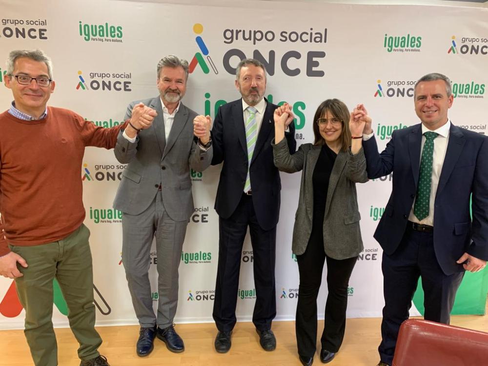 Foto de familia con parte de los miembros del Jurado autonómico