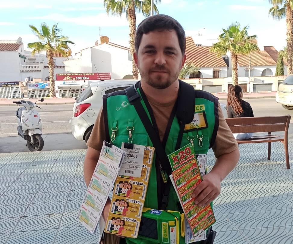 Sergio Cortés, vendedor de la ONCE en Torrox