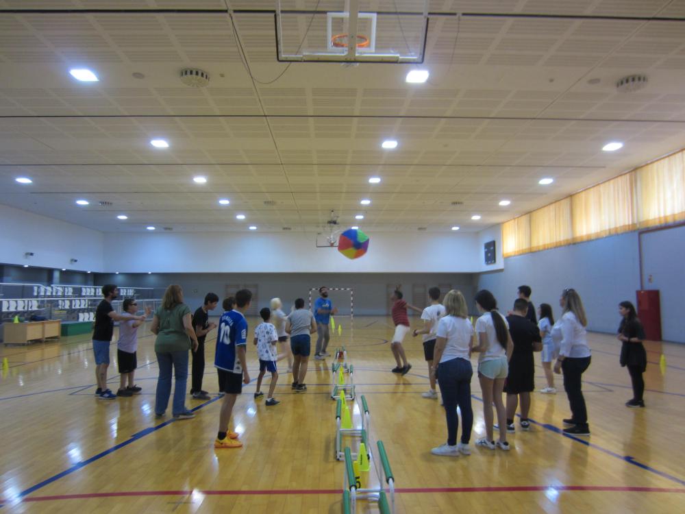 Participantes de las Jornadas con los Juegos Cooperativas