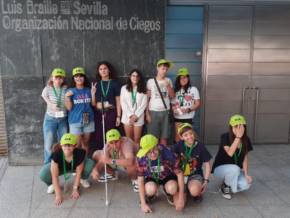 Alumnos a la entrada del CRE
