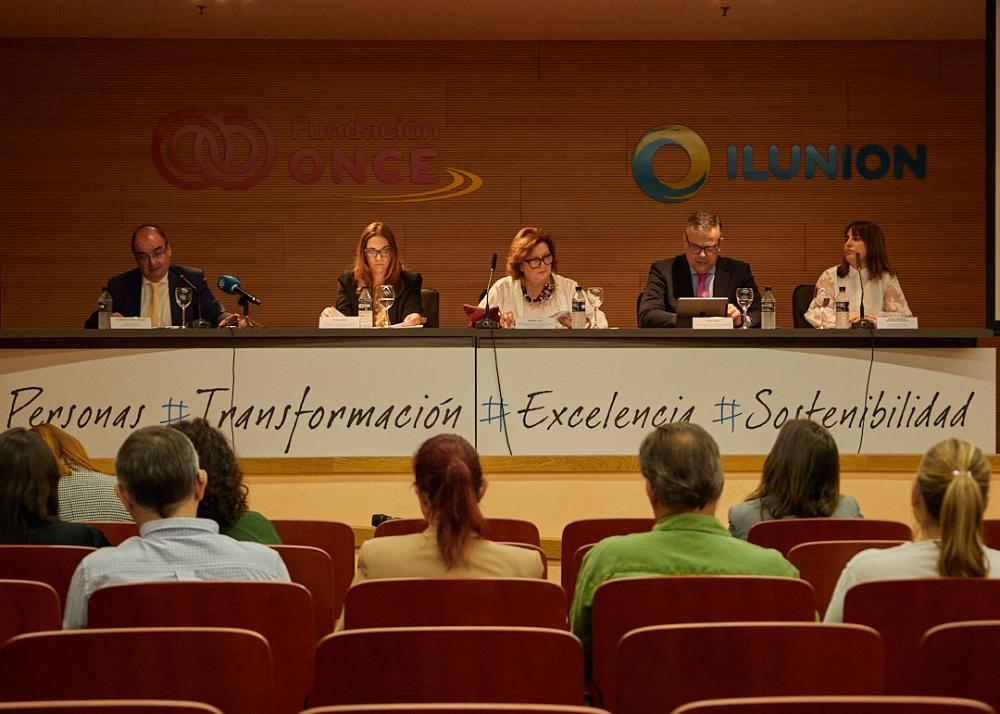 Vista del salón de actos durante la presentación