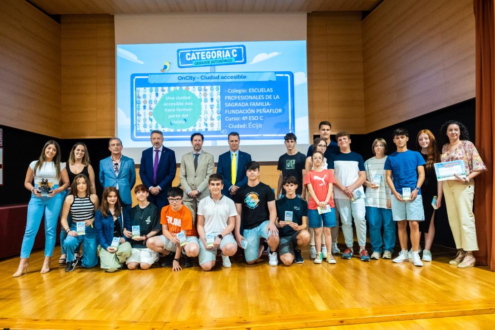 Foto de familia de los ganadores en la Categoría C
