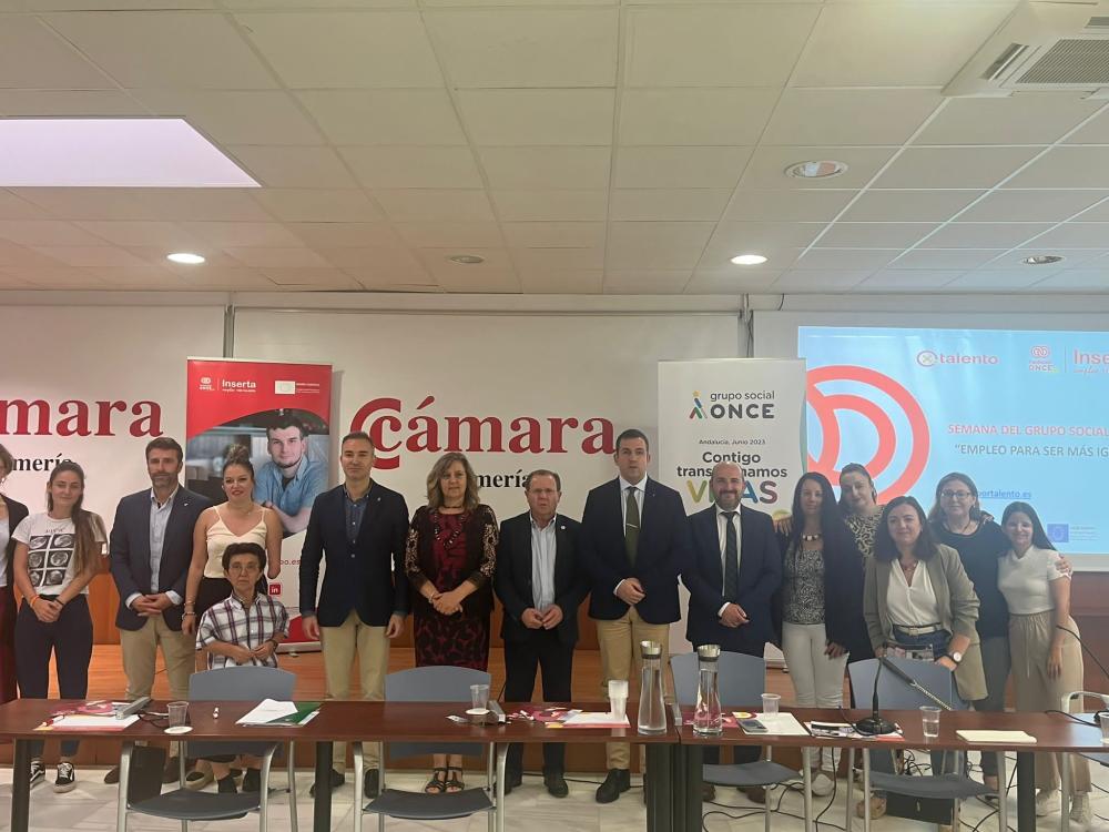 Foto de familia en la Cámara de Comercio de Almería
