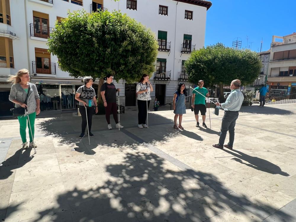 actividad con bastones en Baza