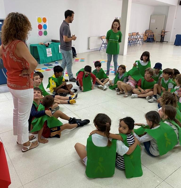 Un grupo de niños en la actividad