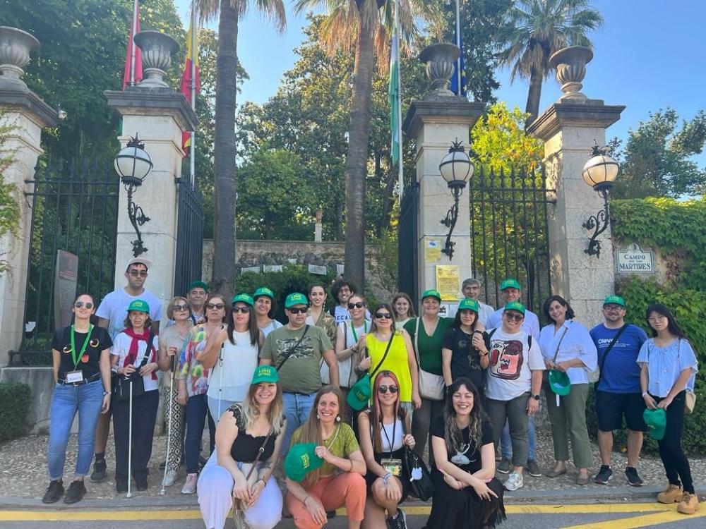 Foto de familia tras la visita al Carmen de los Mártires de Granada