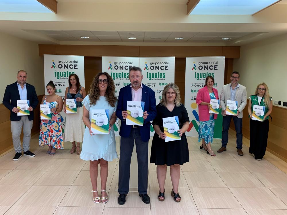 Foto de familia de la presentación en Jaén