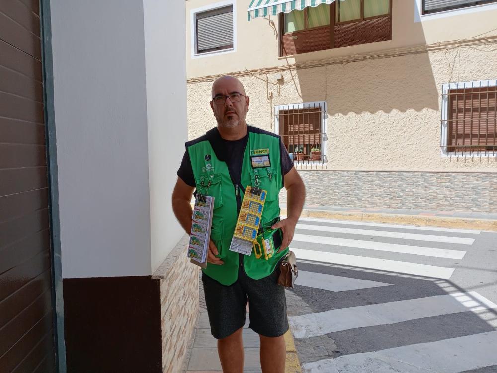 Francisco Javier García, vendedor de la ONCE en Albuñol