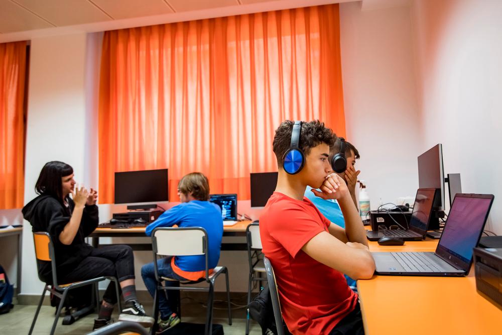Alumnos en un aula de Informática