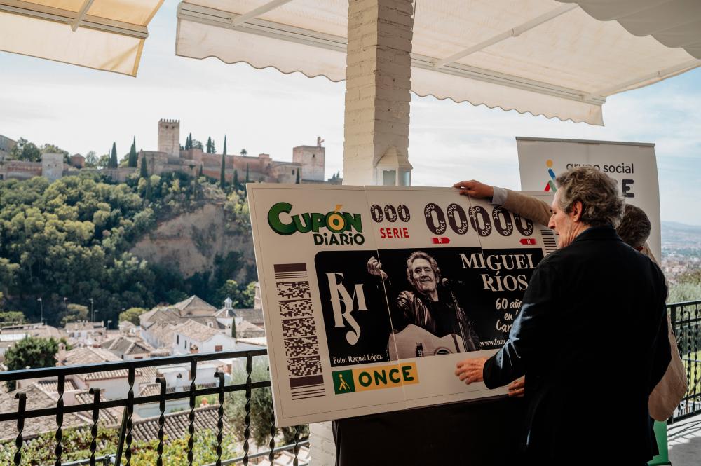 Ríos termina de componer la imagen del cupón de la ONCE