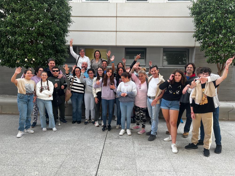 Foto de parte del grupo en el patio