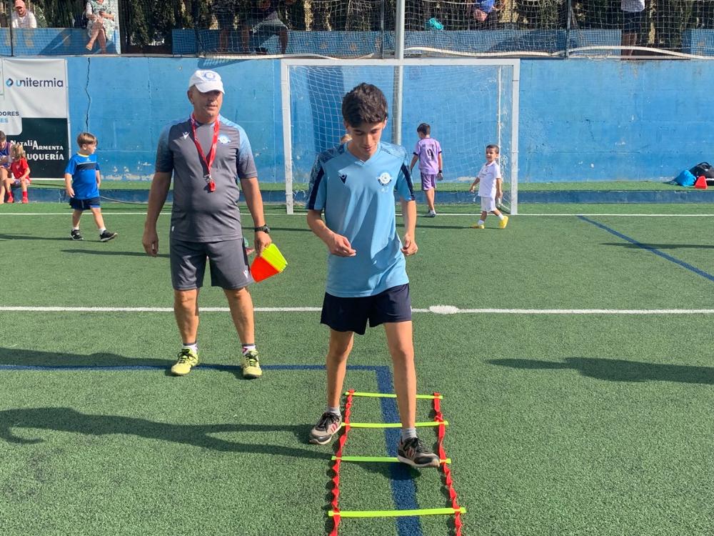 Antonio recibiendo las indicaciones del entrenador