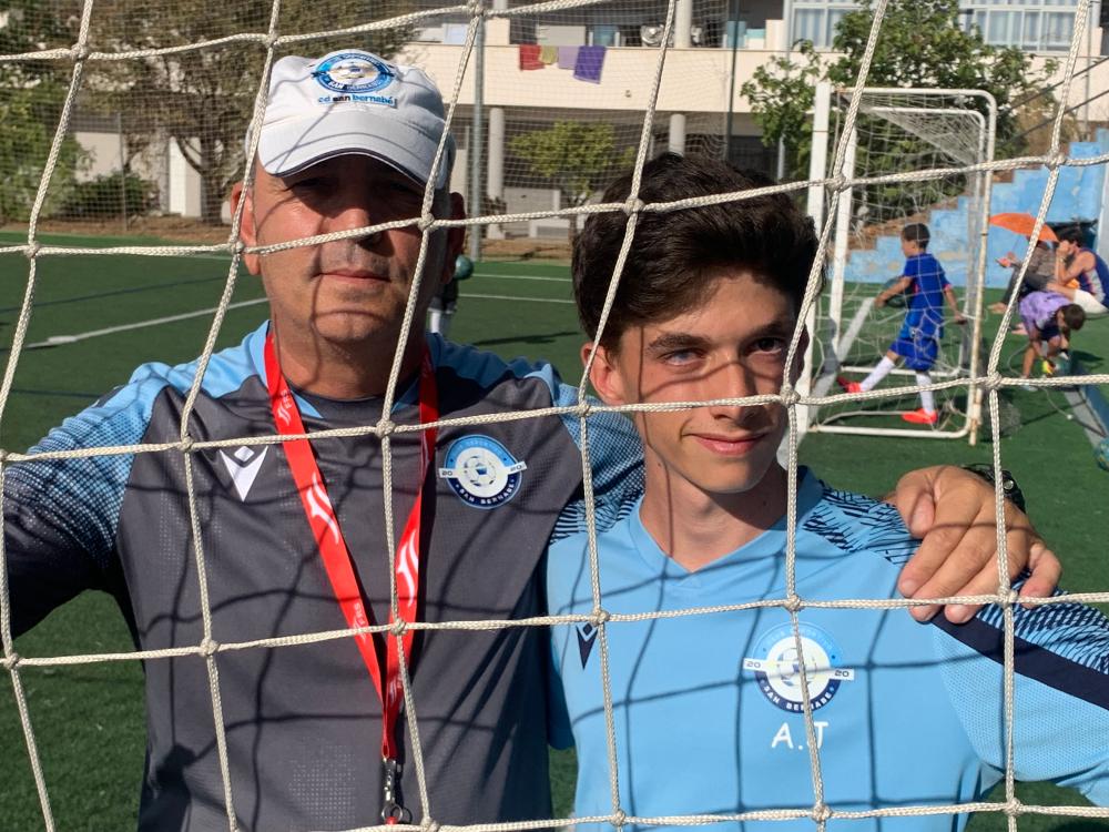 Antonio con su entrenador