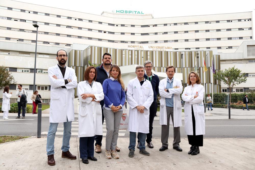 Foto de familia de los investigadores sevillanos