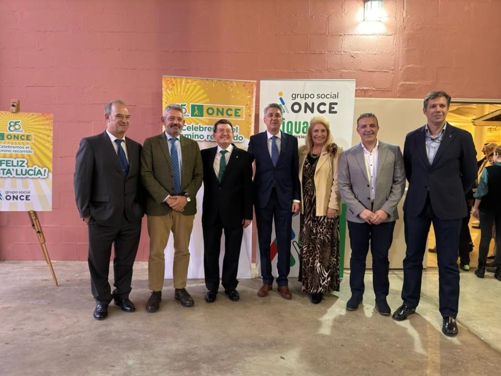 Foto de familia en Chiclana de la Frontera donde se celebró el acto central de Cádiz