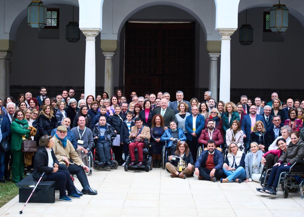 Foto de familia en el Parlamento de Andalucía