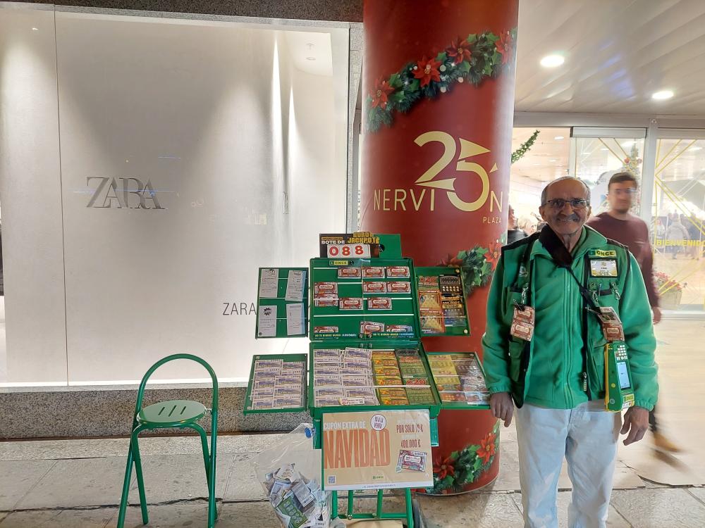 Enrique Domínguez, vendedor de la ONCE en Sevilla
